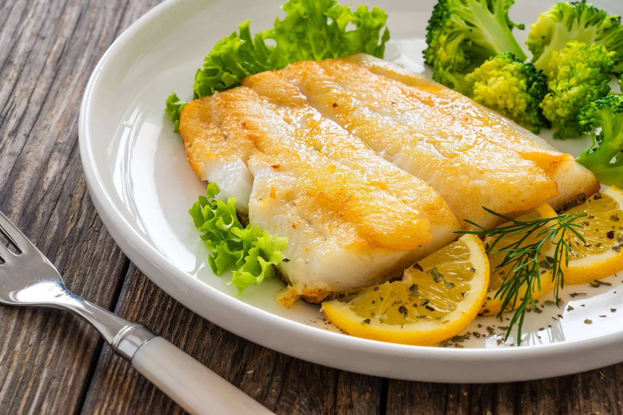 halibut with lemon and broccoli