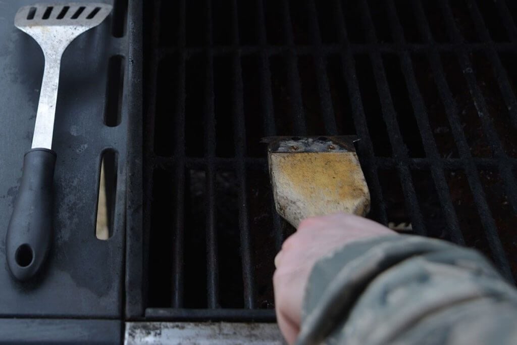 cleaning grill grates