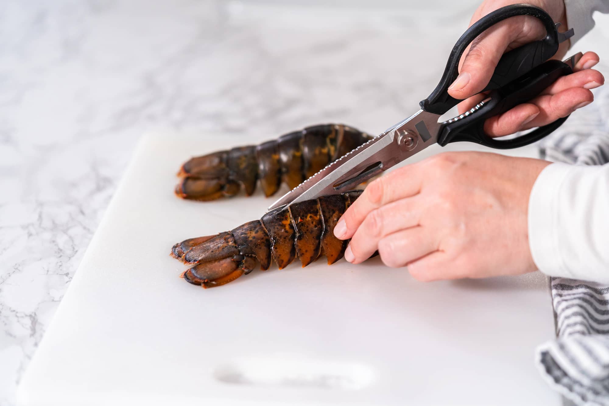 de-shelling a lobster