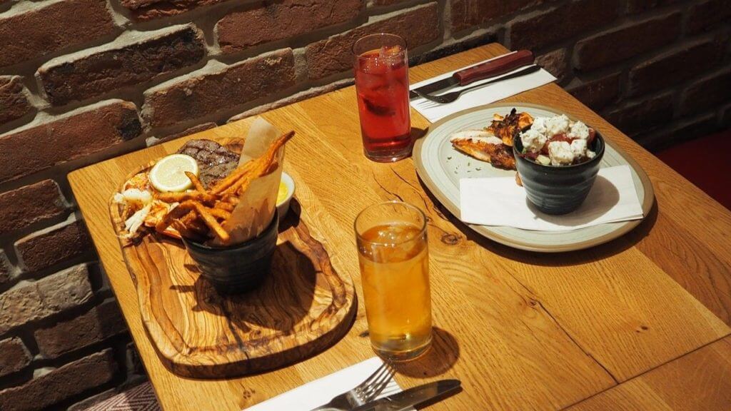  dîner au steak et à la bière 