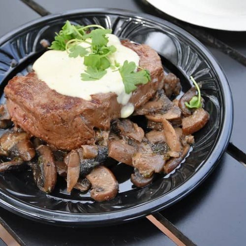 filet mignon with mushrooms and sauce