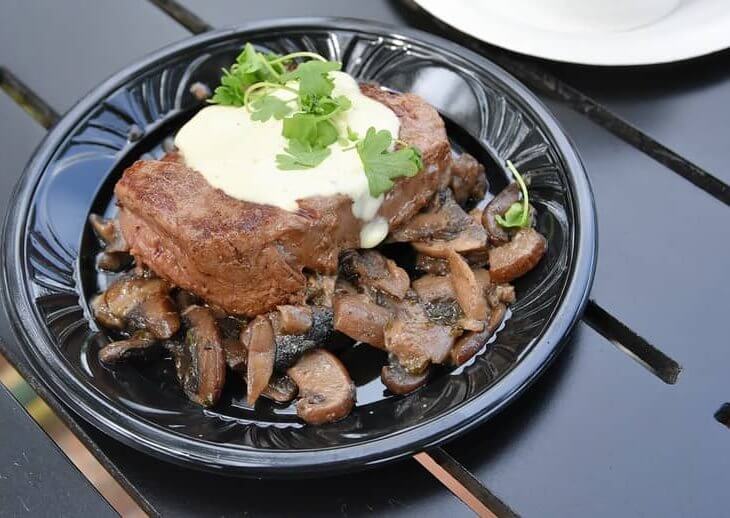 filet mignon with mushrooms and sauce