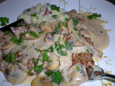 cube steak with mushroom gravy