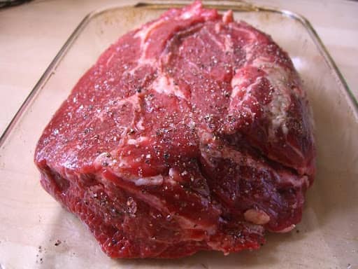 chuck roast in pan ready to cook in oven