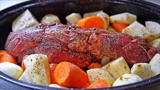 bottom round roast in crockpot with carrots and potatoes