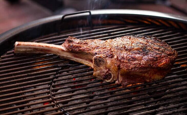 smoking tomahawk steak