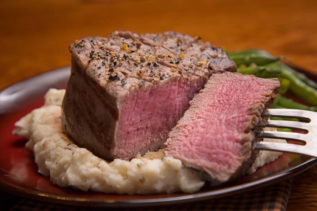 air fryer filet mignon with mashed potatoes and green beans