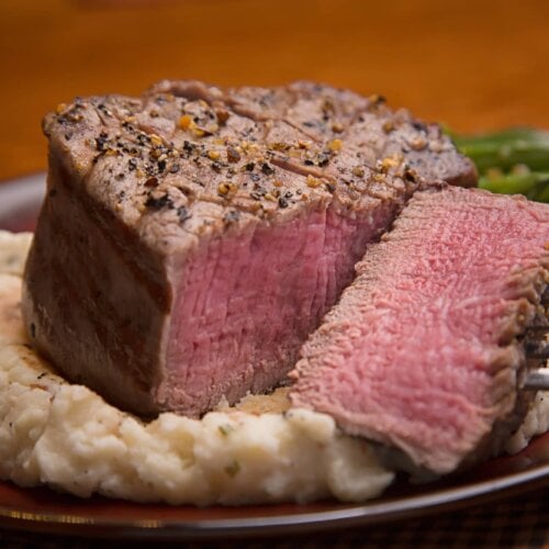 air fryer filet mignon with mashed potatoes and green beans