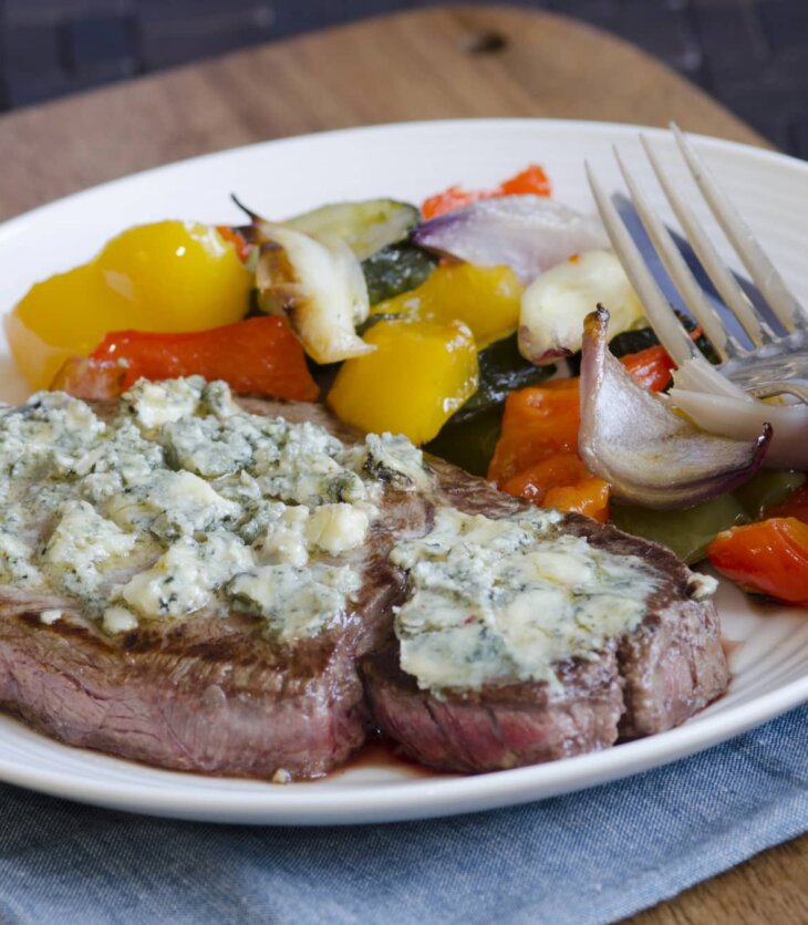 blue cheese crusted steak with vegetables